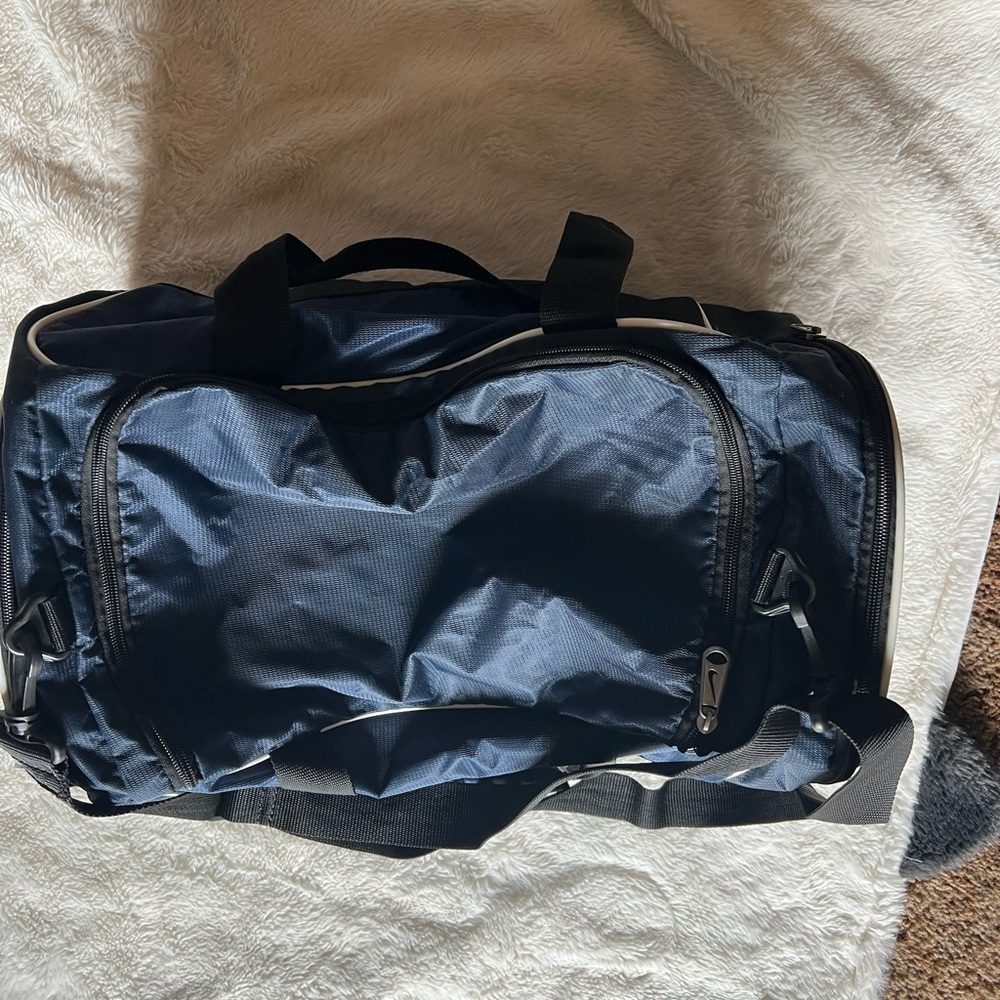 Nike Men's Navy and Black Duffel Bag - Picture 5 of 6